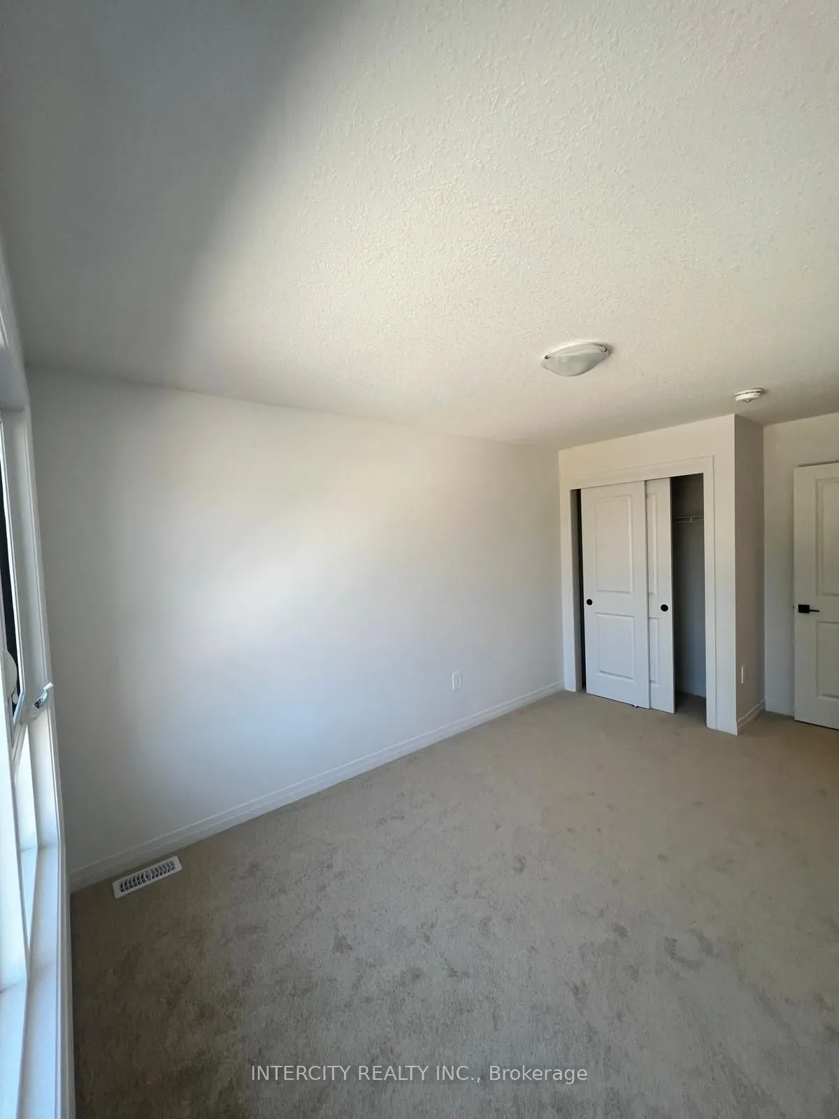 81 Queensbrook Cres