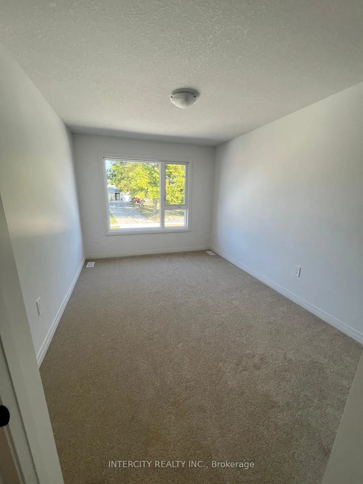 81 Queensbrook Cres