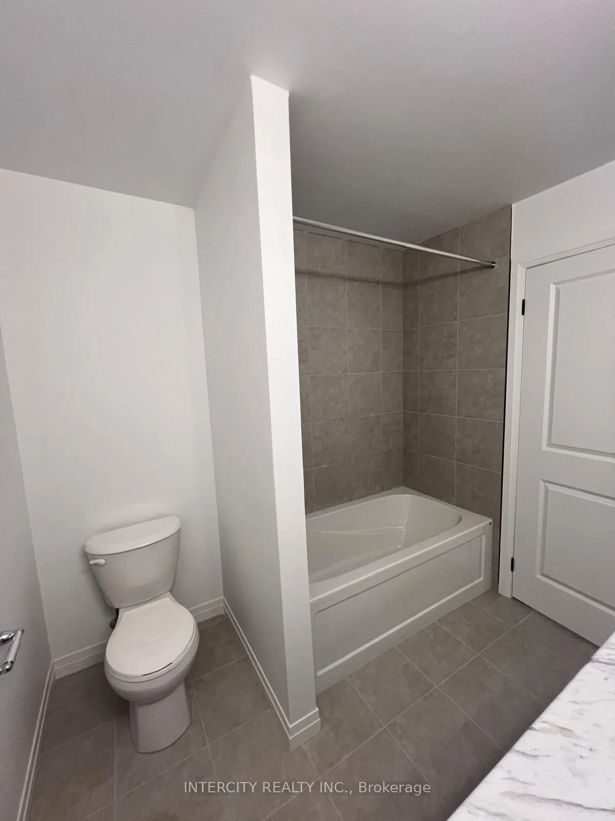 81 Queensbrook Cres