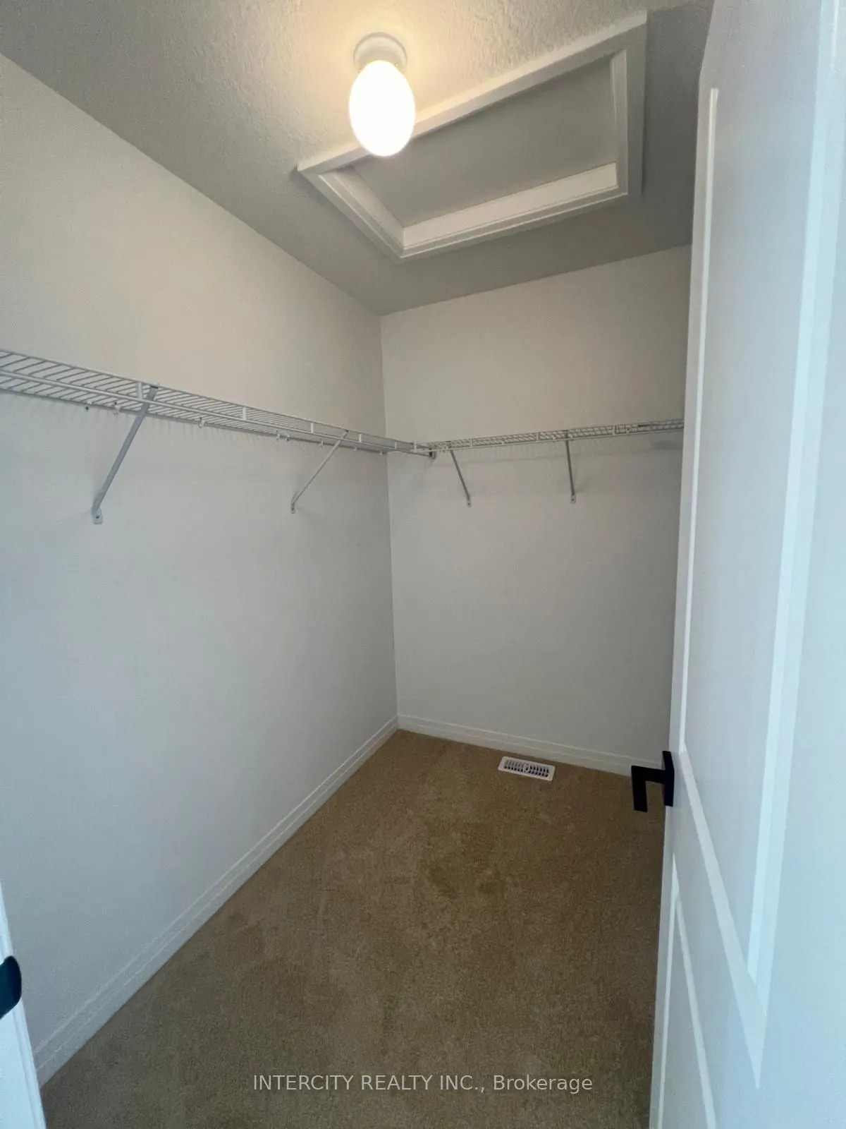 81 Queensbrook Cres