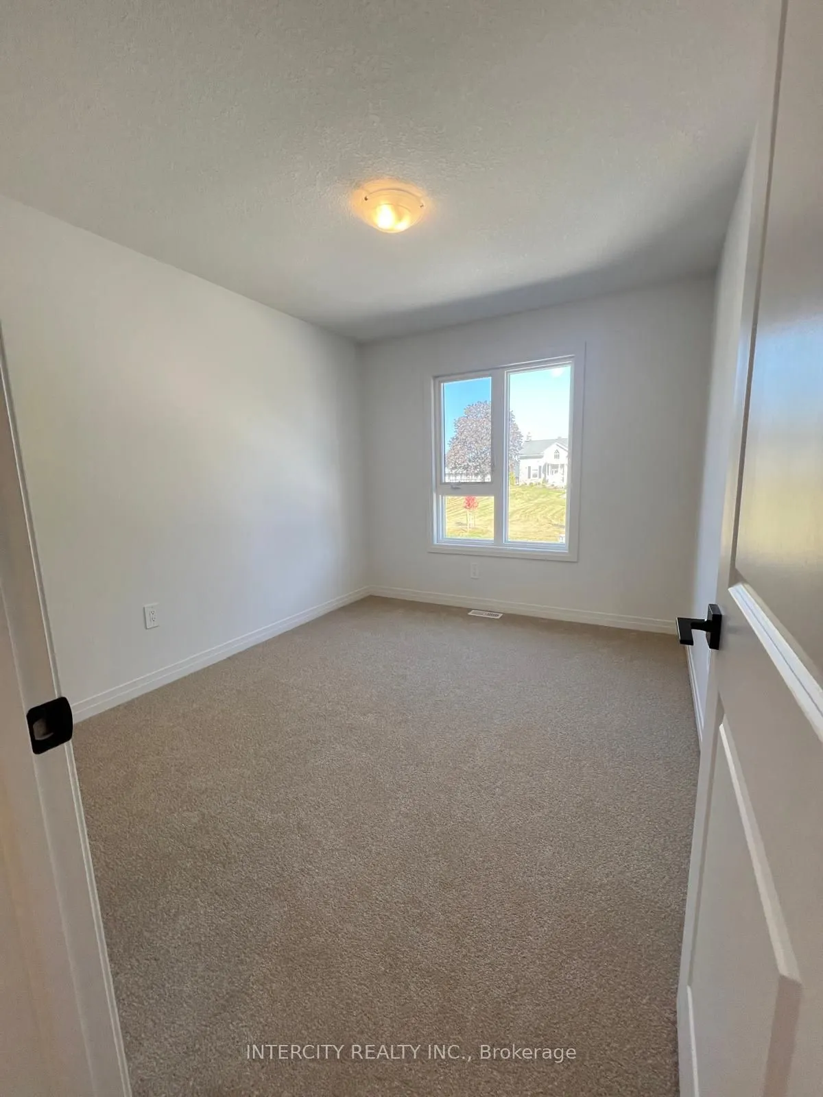 81 Queensbrook Cres