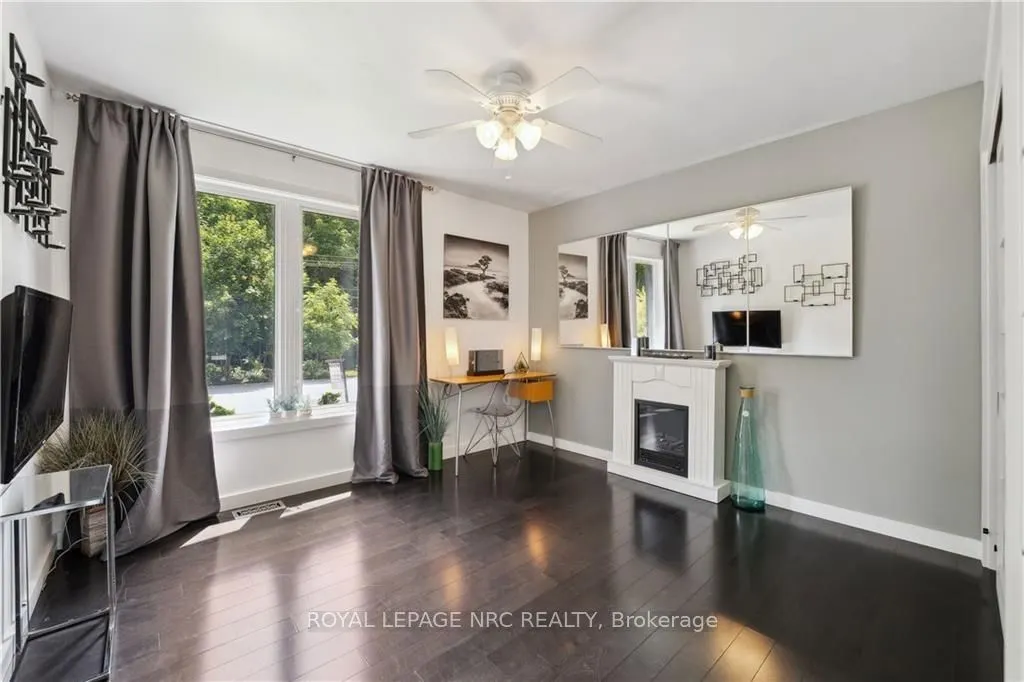 33 LESLIE Drive