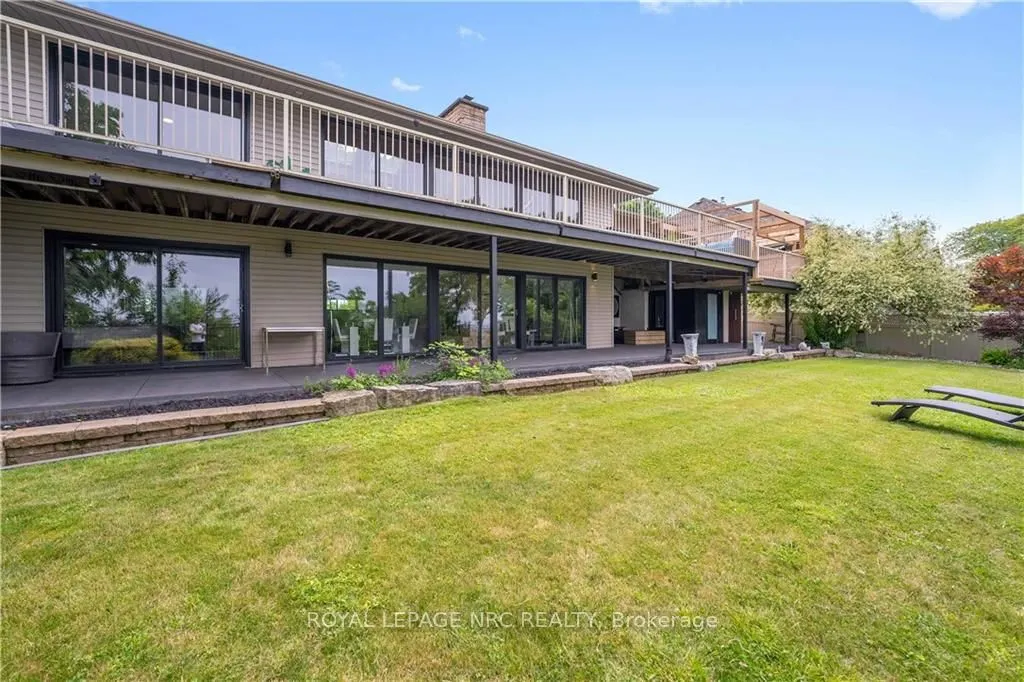 33 LESLIE Drive