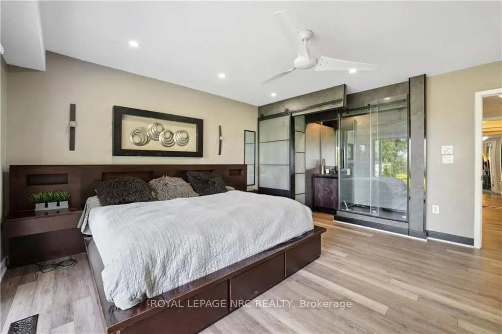 33 LESLIE Drive