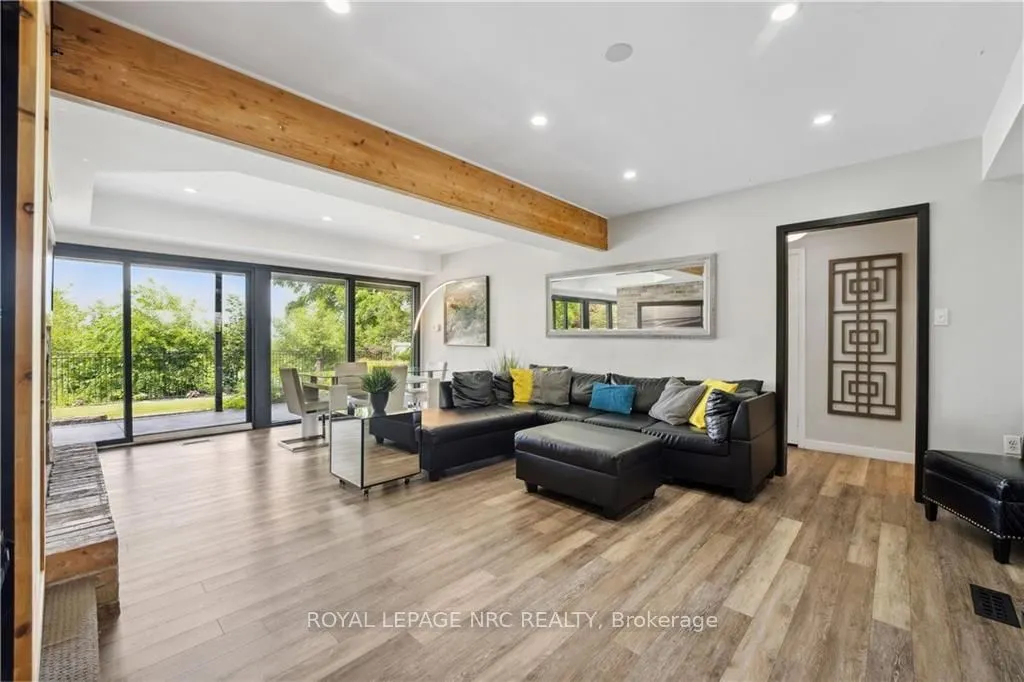 33 LESLIE Drive