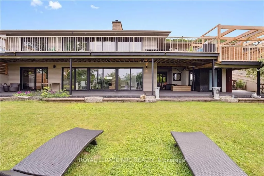 33 LESLIE Drive