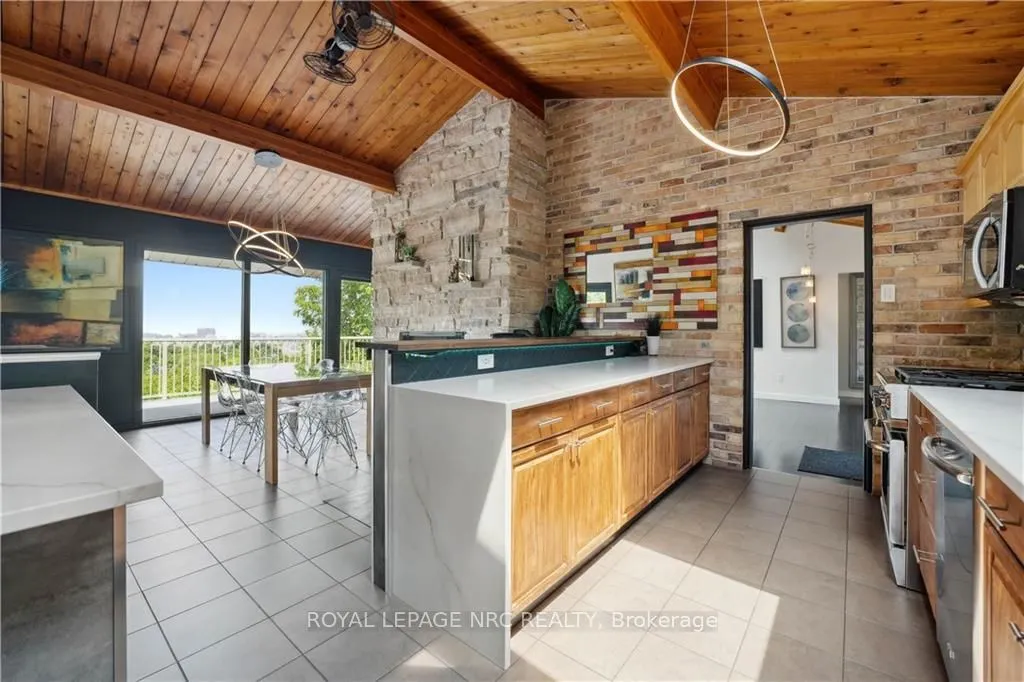 33 LESLIE Drive