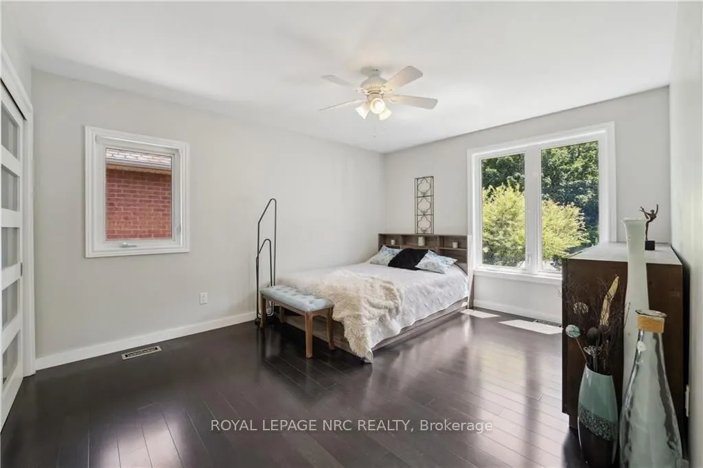 33 LESLIE Drive