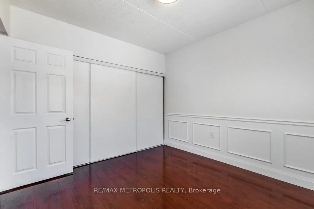 405 Erb Street W, #204