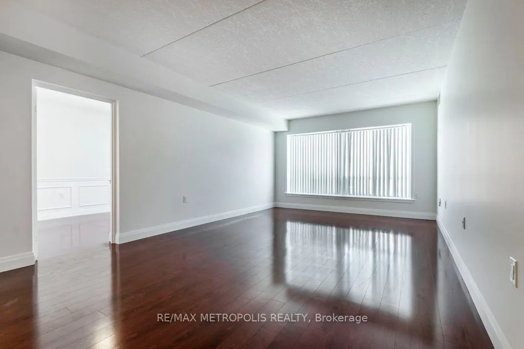 405 Erb Street W, #204