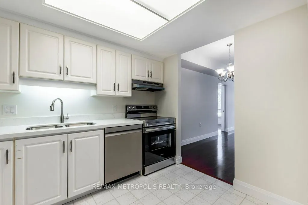 405 Erb Street W, #204