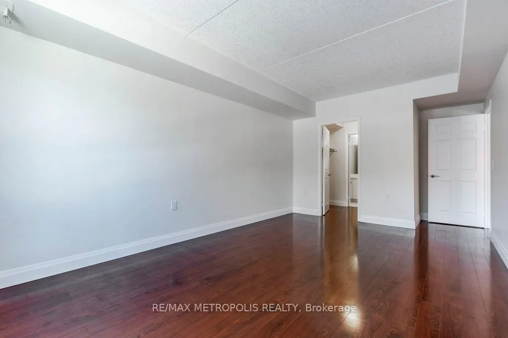 405 Erb Street W, #204
