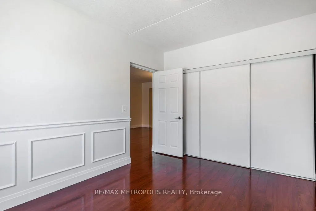 405 Erb Street W, #204