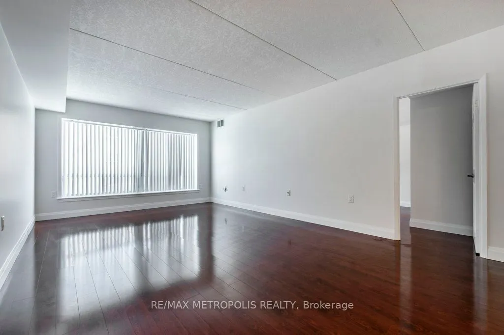 405 Erb Street W, #204