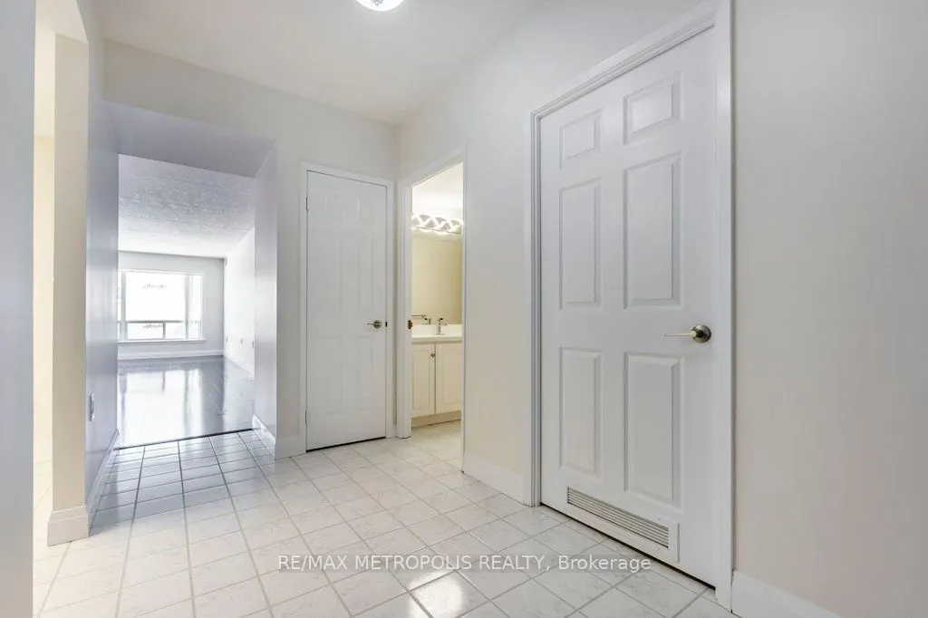 405 Erb Street W, #204