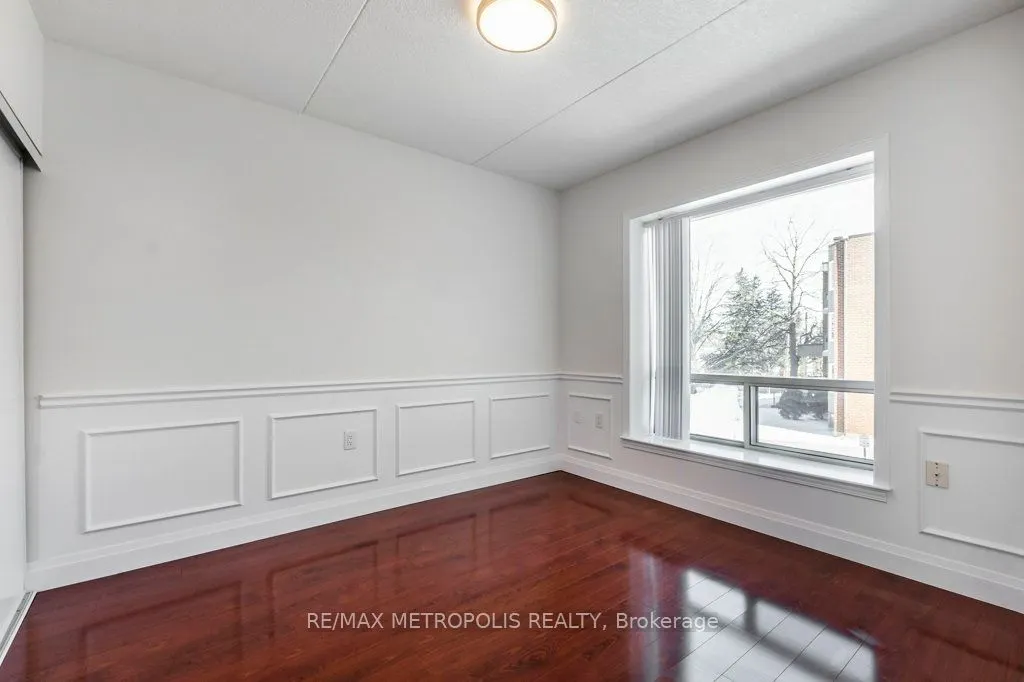 405 Erb Street W, #204