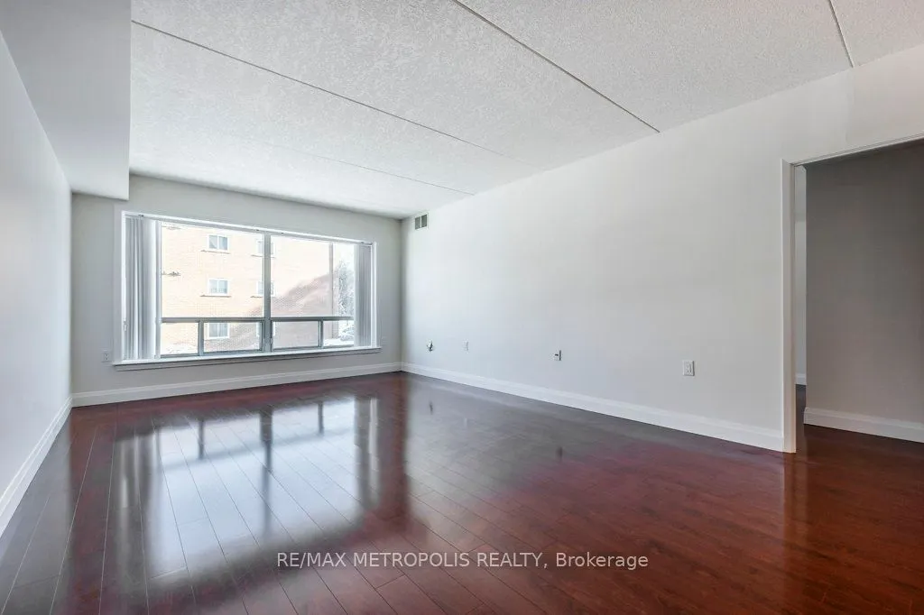 405 Erb Street W, #204