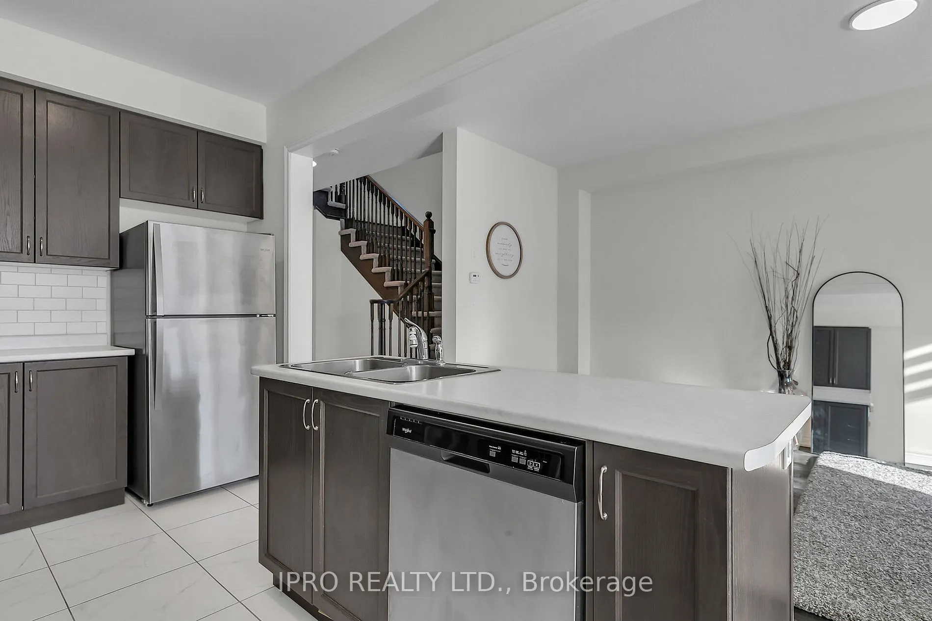 166 Deerpath Dr, #60
