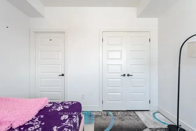 26 Lowes Rd W, #201