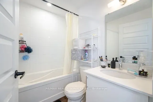 26 Lowes Rd W, #201