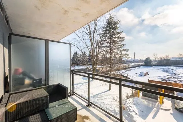 26 Lowes Rd W, #201