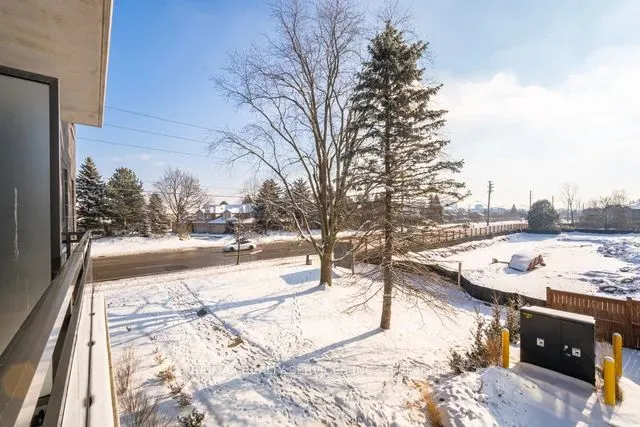 26 Lowes Rd W, #201