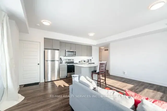 26 Lowes Rd W, #201