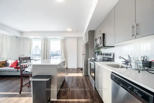 26 Lowes Rd W, #201