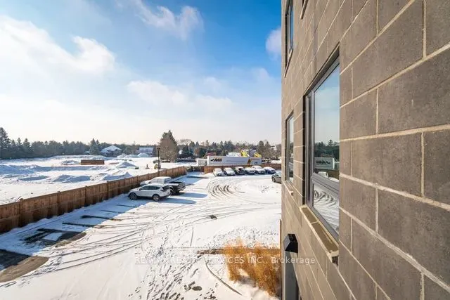 26 Lowes Rd W, #201