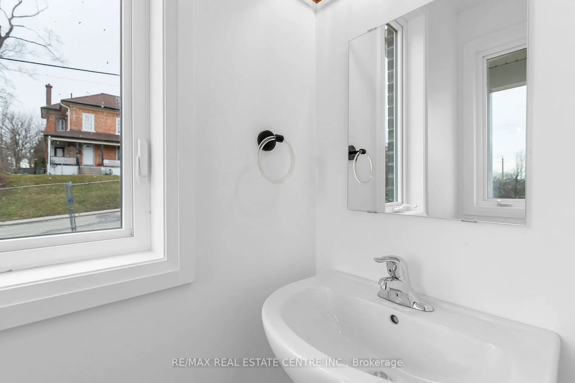 278 Hunter St, #8