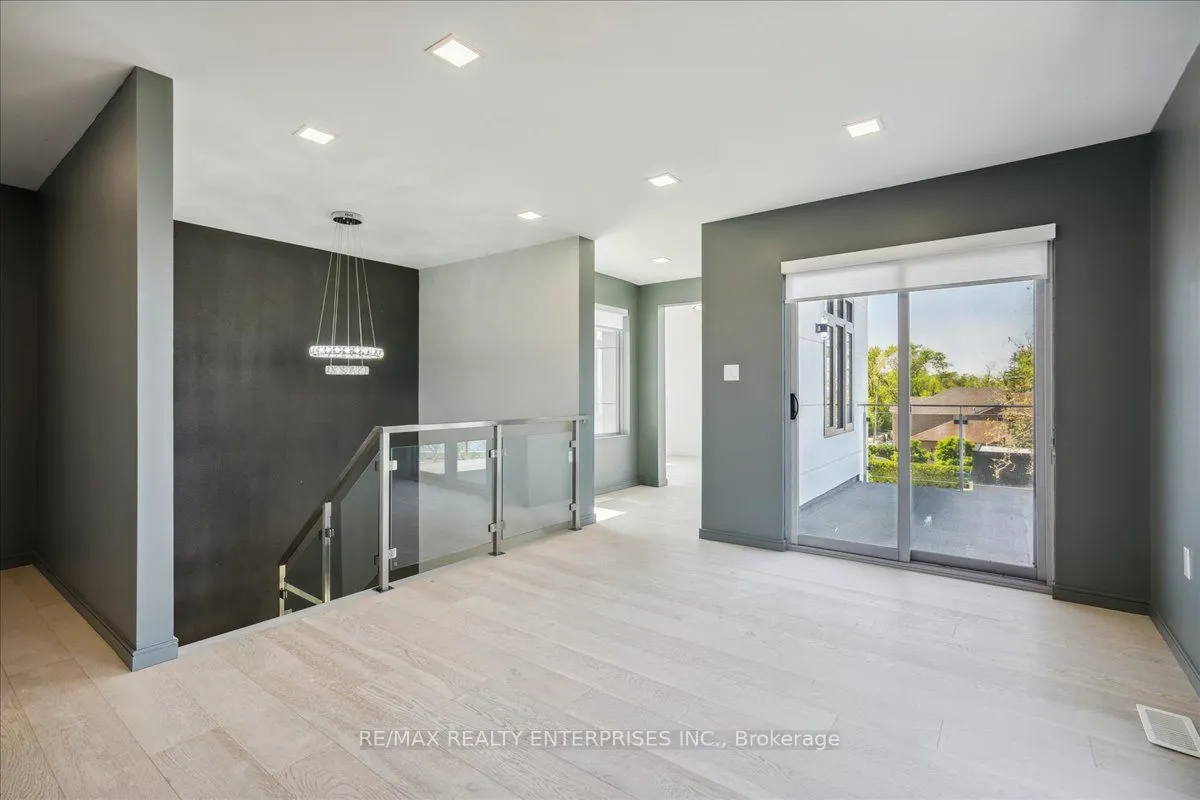 4 Sunrow Gate