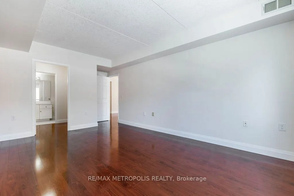405 Erb Street W, #204