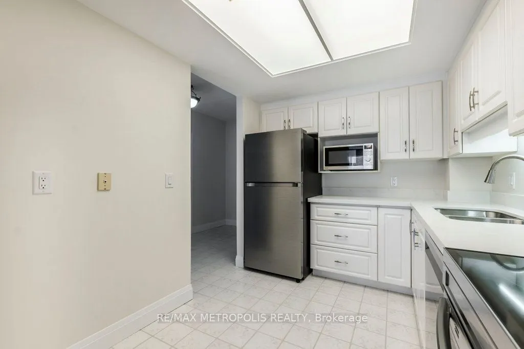 405 Erb Street W, #204
