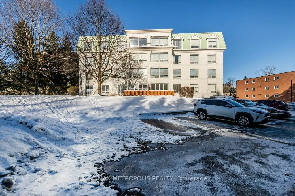 405 Erb Street W, #204