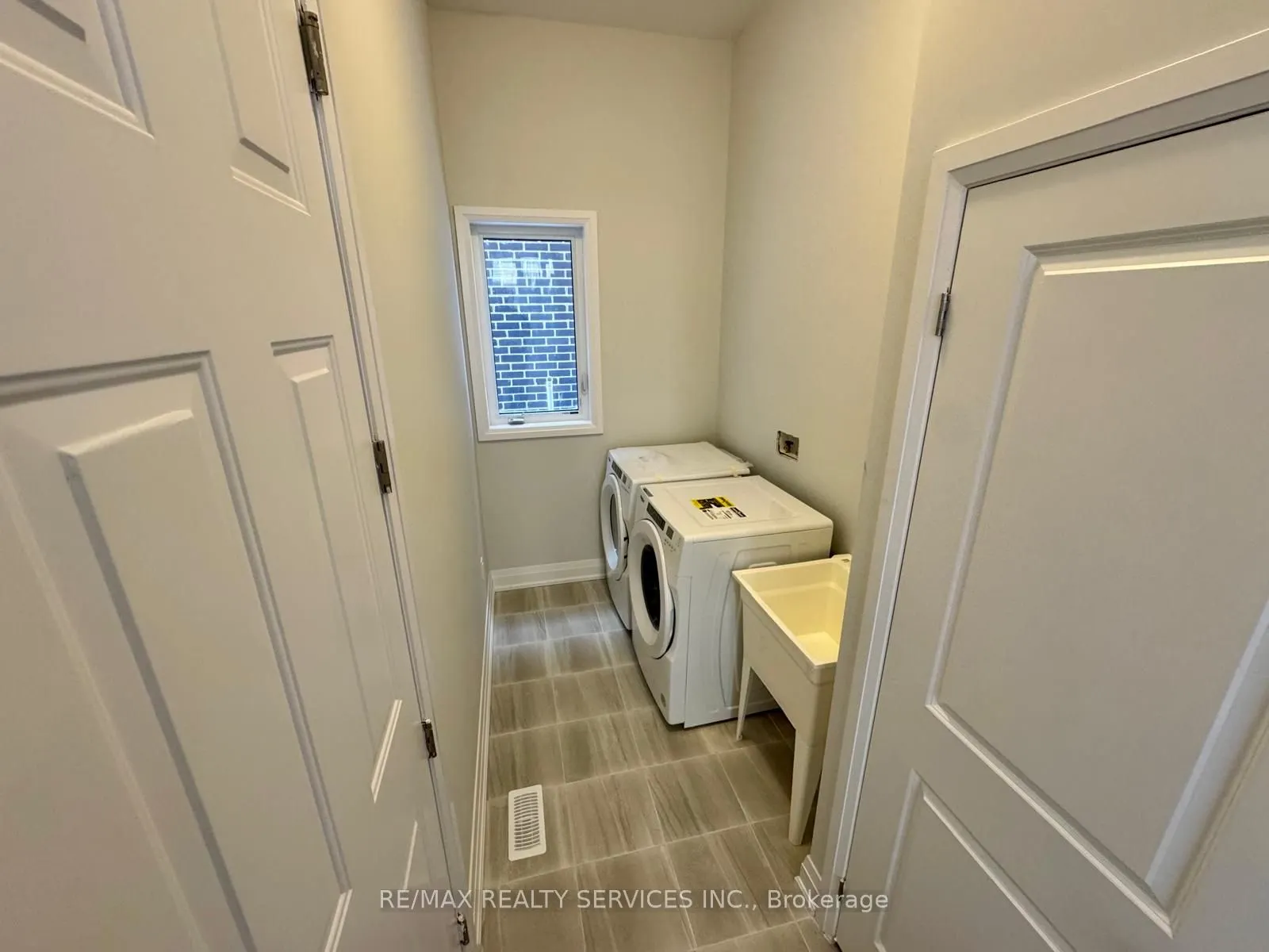 861 Knights Lane
