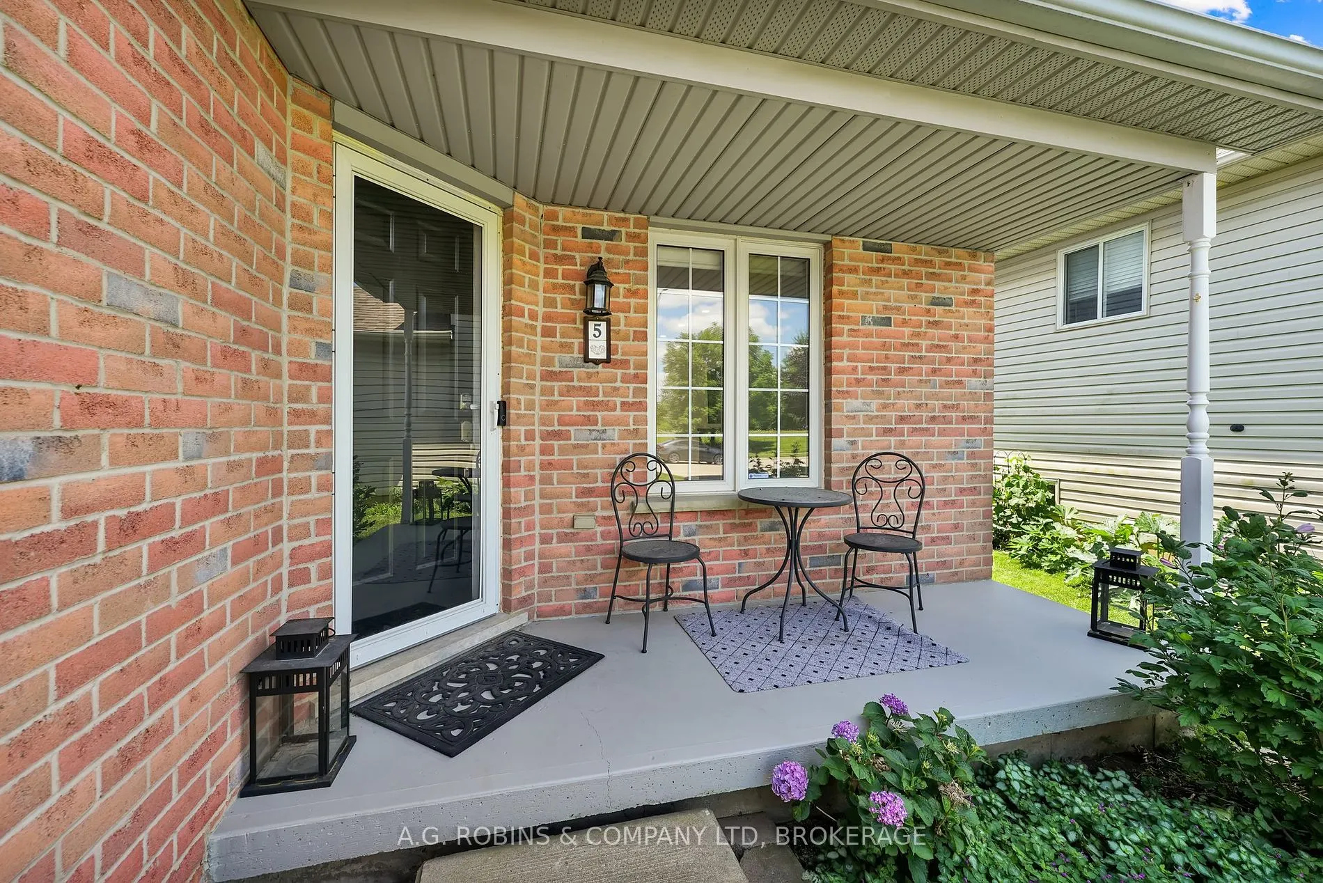 5 Longview Dr