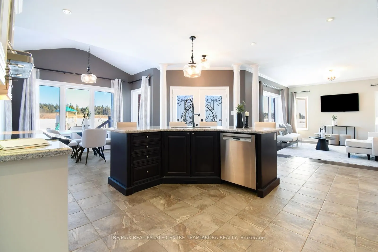 100 Chesswood Trail