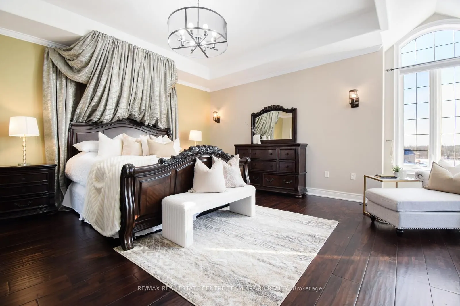100 Chesswood Trail