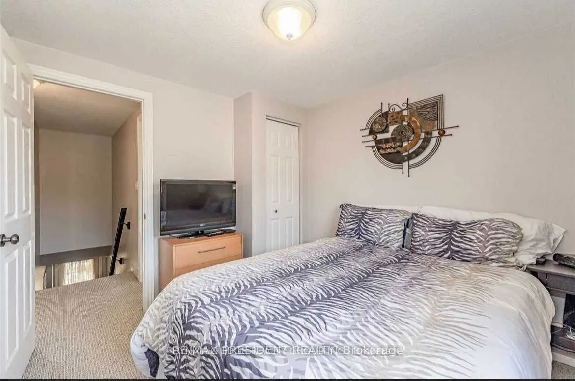 22 Davison Dr