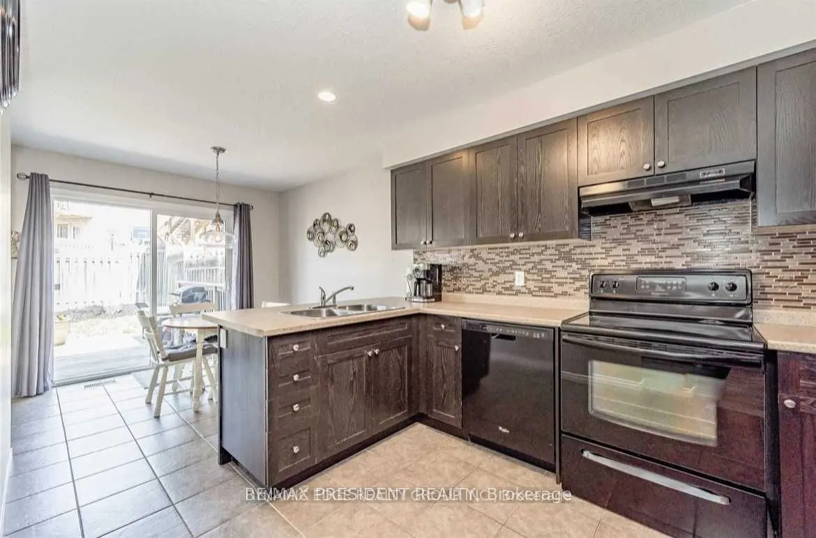 22 Davison Dr