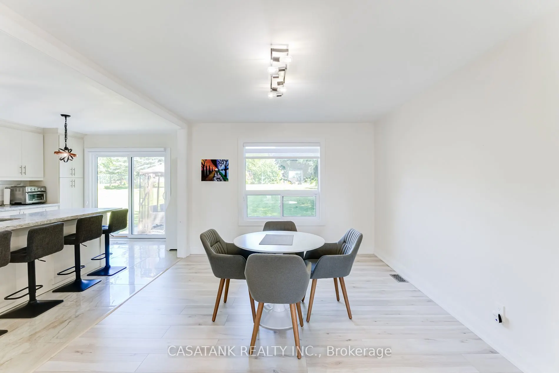 11 Peter St