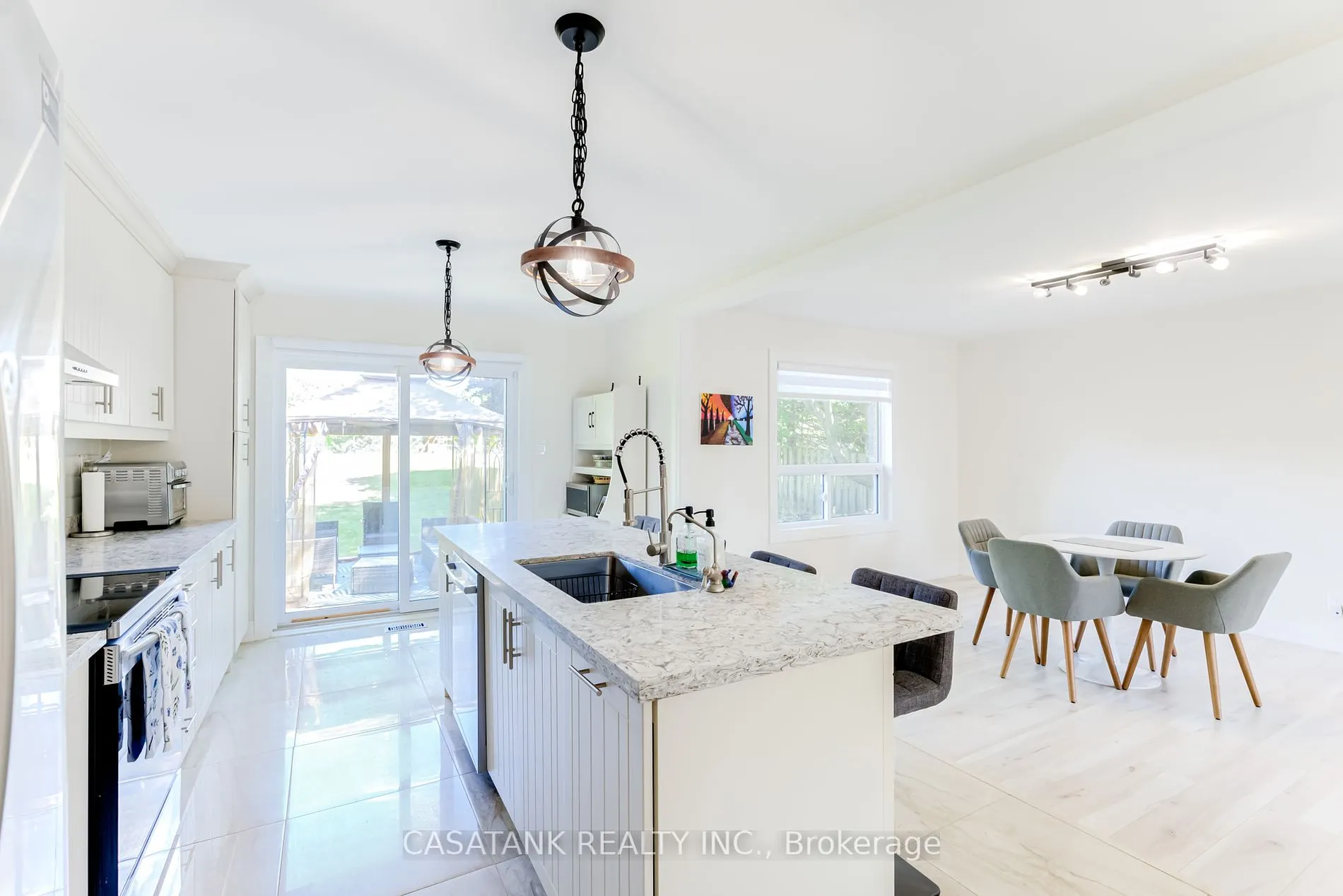 11 Peter St