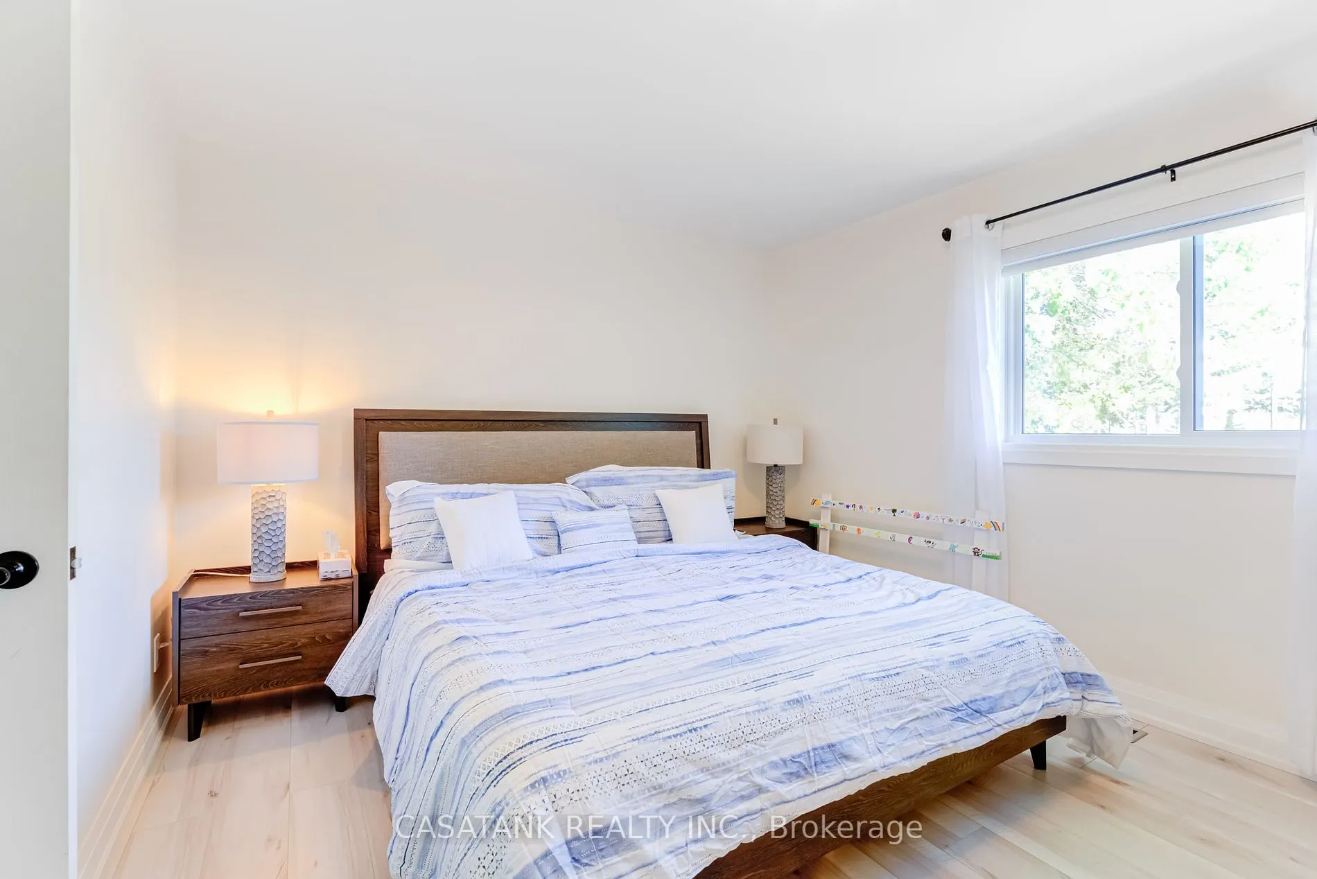 11 Peter St