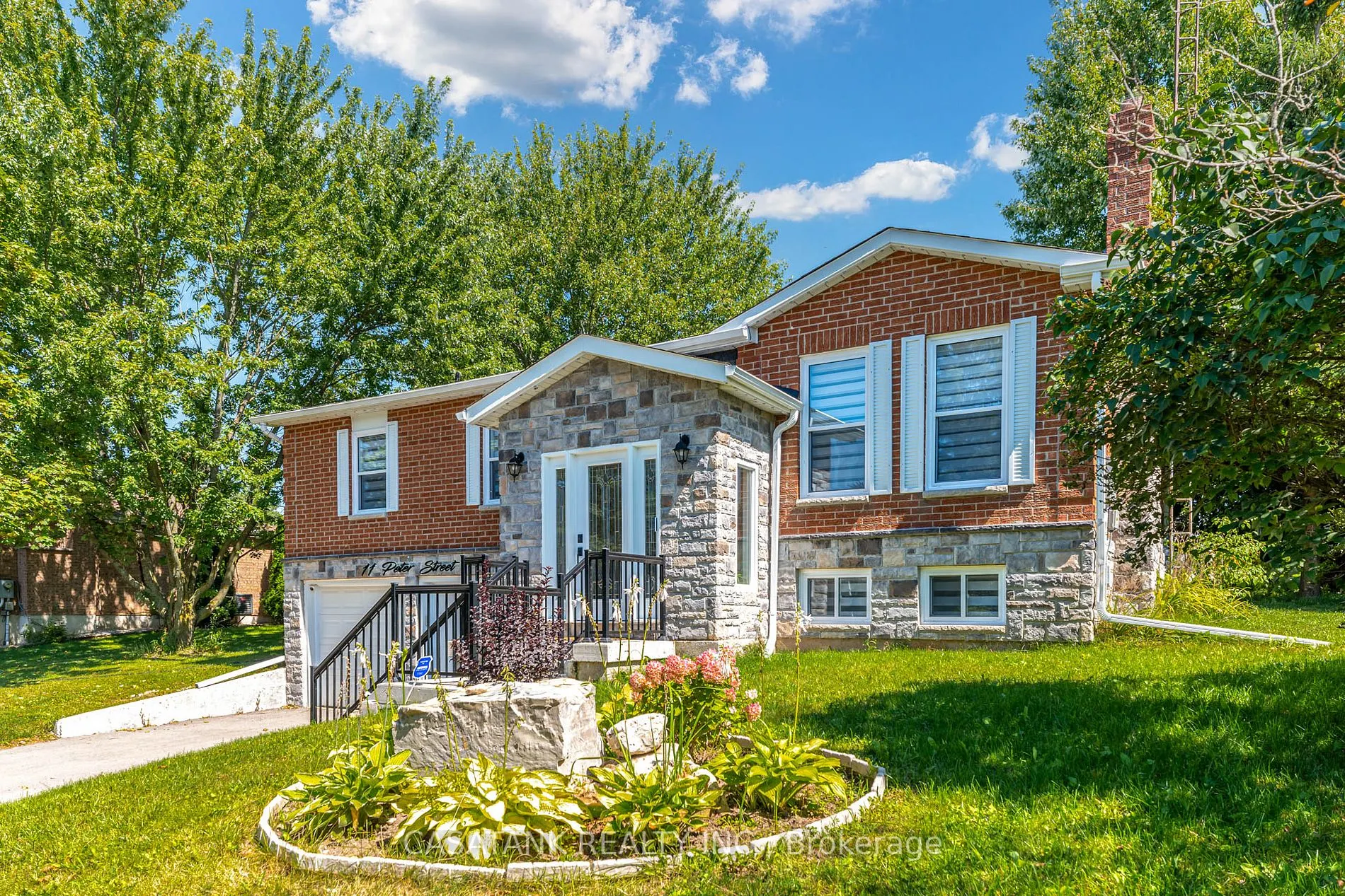 11 Peter St