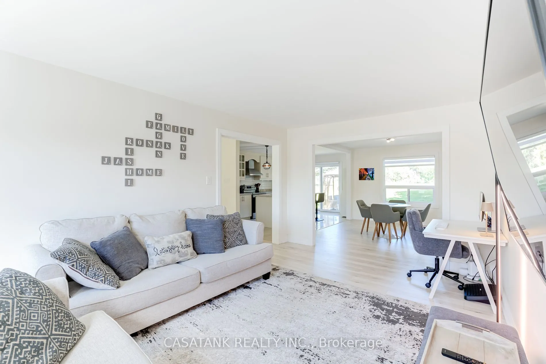 11 Peter St