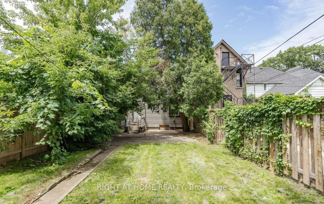 64 Smith Ave