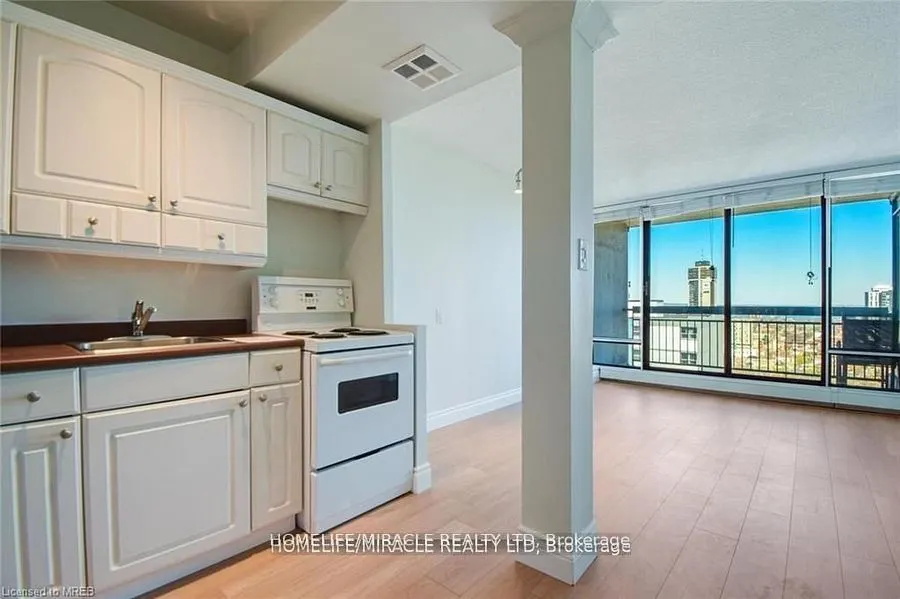 150 Charlton Ave E, #2303