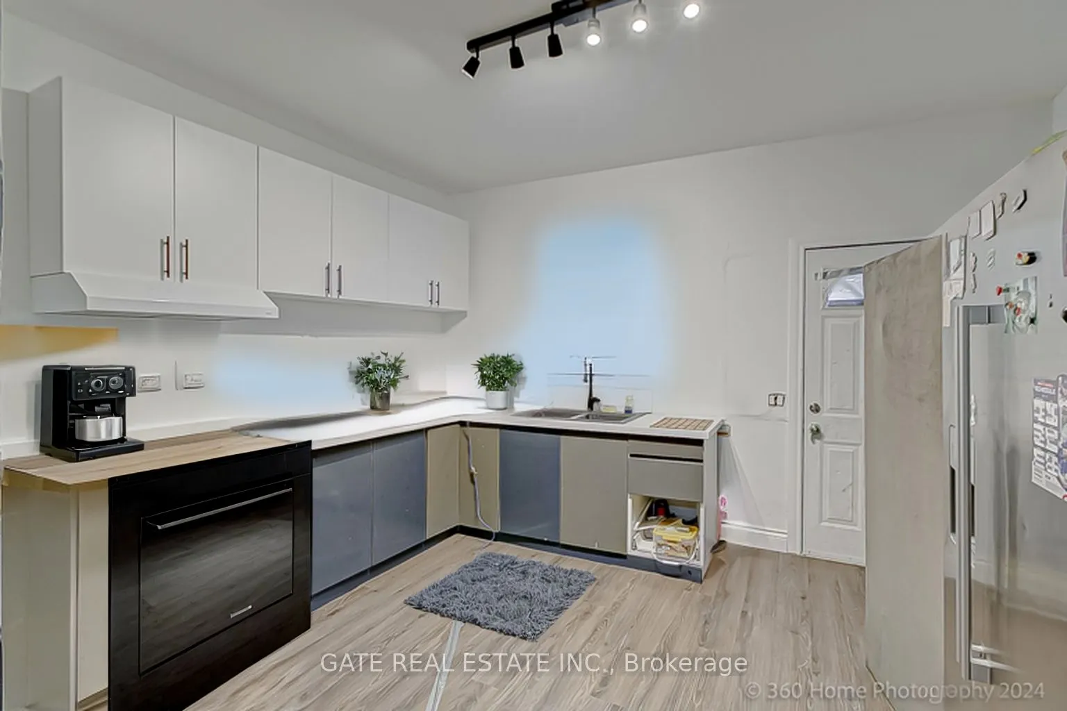 99 Leeming St