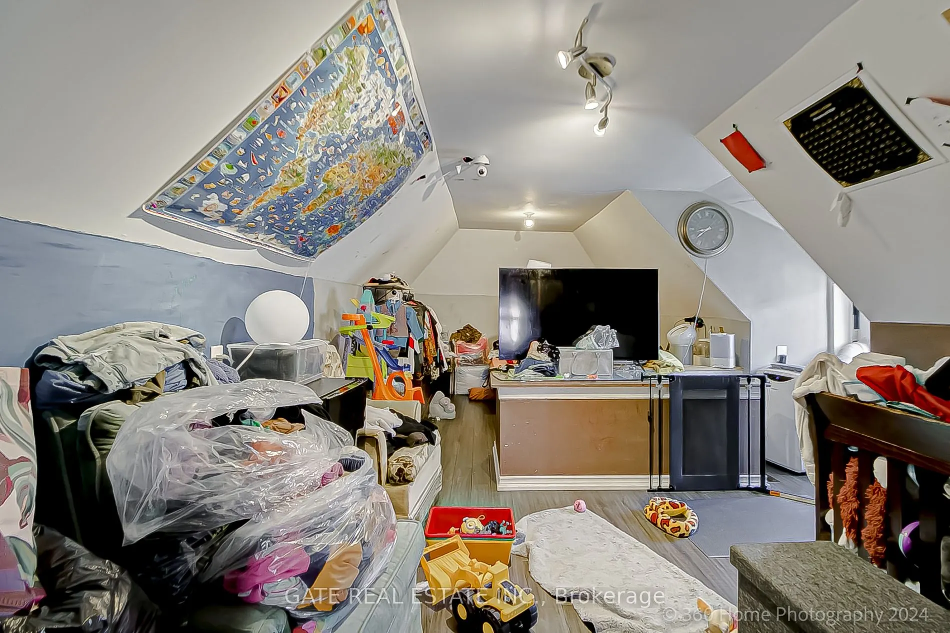 99 Leeming St