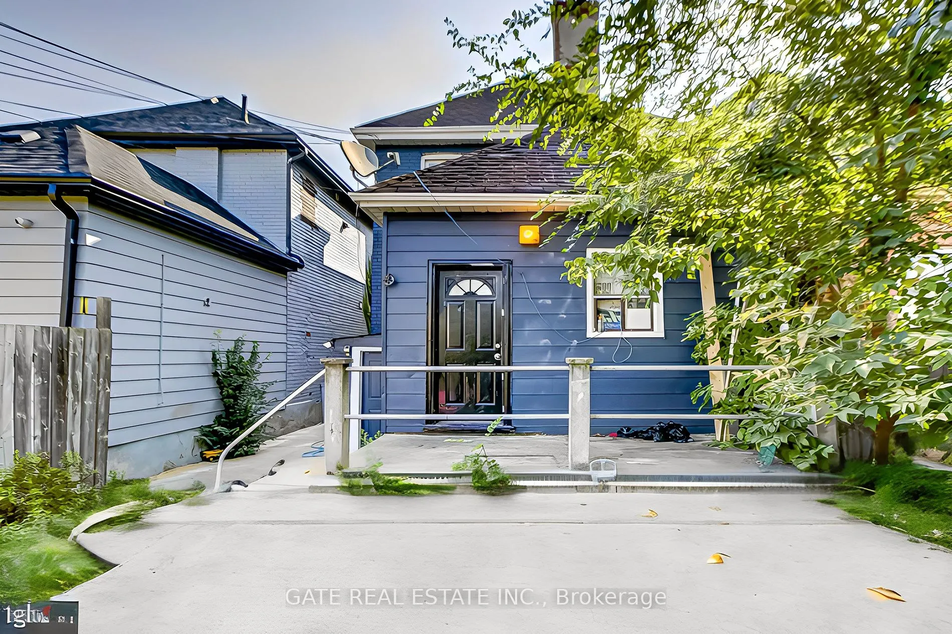 99 Leeming St